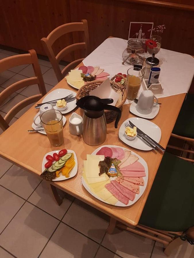 Hotel & Gasthof Zur Post Neumarkt-Sankt Veit Dış mekan fotoğraf