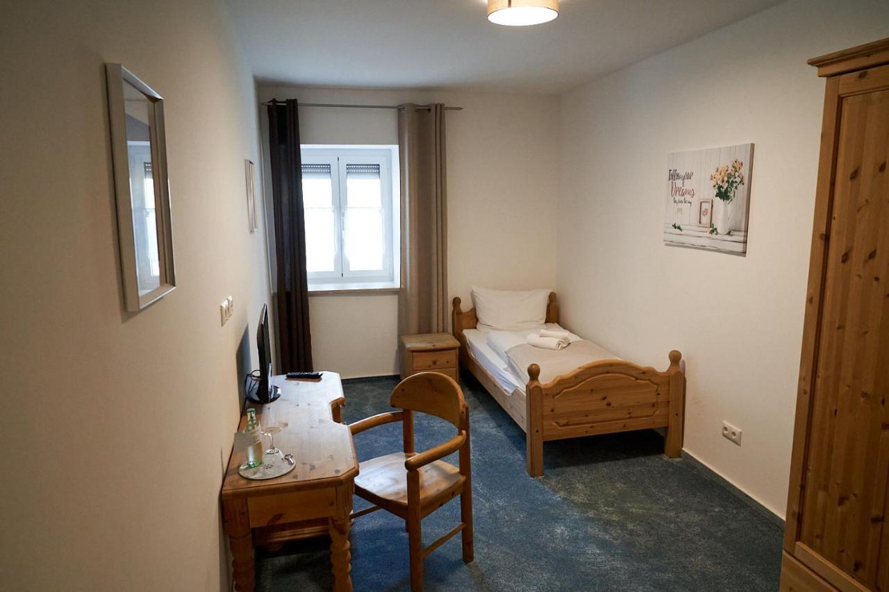 Hotel & Gasthof Zur Post Neumarkt-Sankt Veit Dış mekan fotoğraf